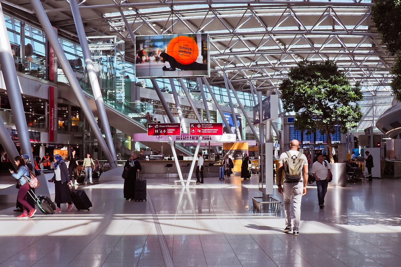 南京禄口机场恢复国内航班运行，航空业复苏的信号与旅客出行的新常态