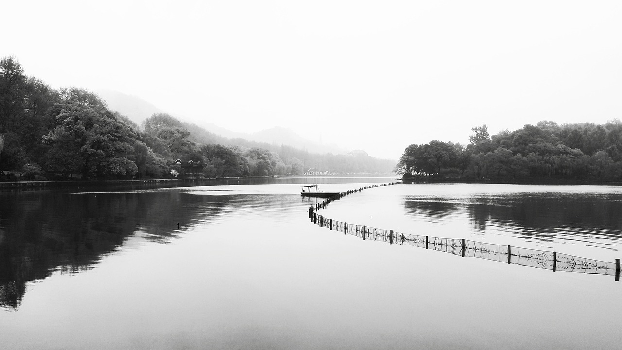 清明时节雨纷纷，高速免费行，了解2024年清明节高速免费政策及出行指南